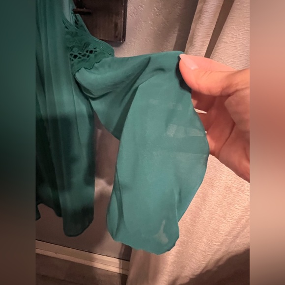 City Triangles Women’s Cold Shoulder Dress - Picture 4 of 8